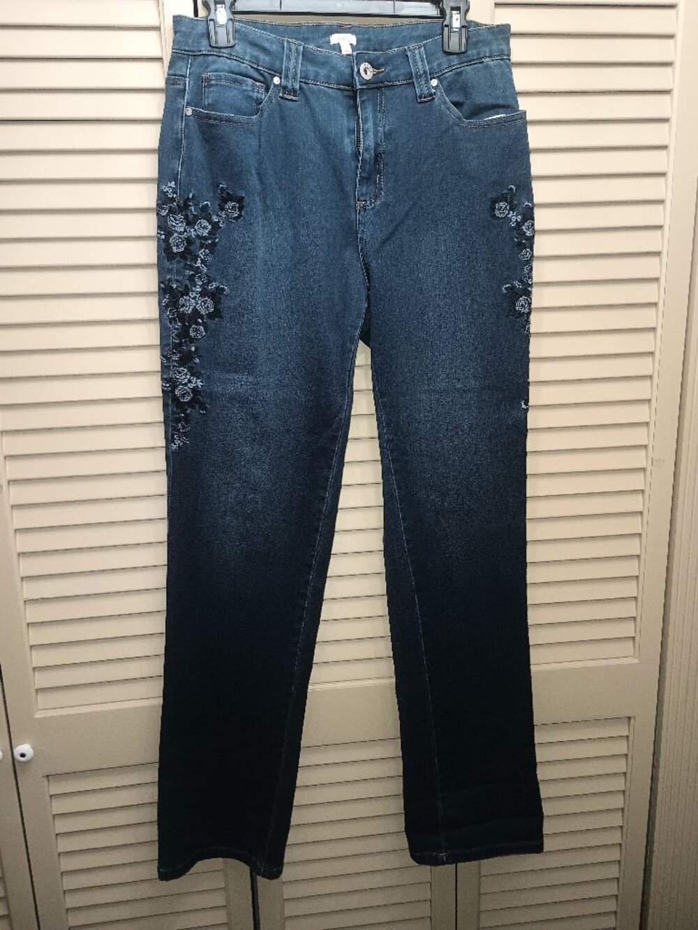 REBA Denim Jeans with Embroidered Flower Accents. Sz 10